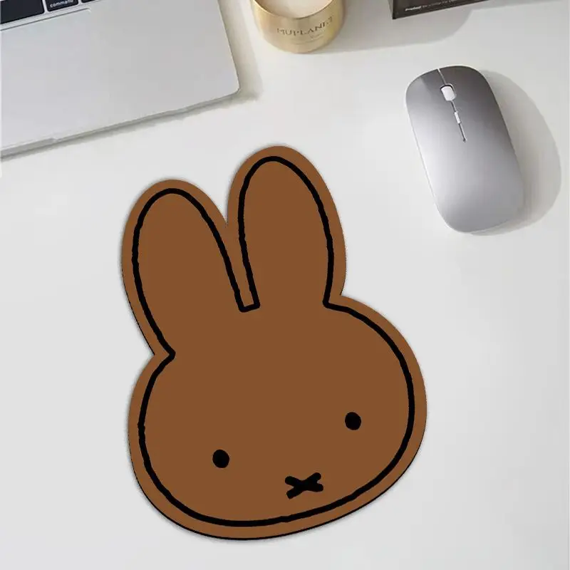 かわいいミッフィーのウサギ型マウスパッド、おしゃれなオフィス - Office Furniture Installation のレビューと価格