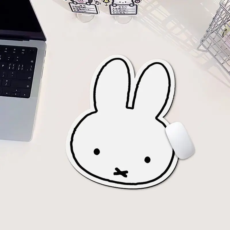 かわいいミッフィーのウサギ型マウスパッド、おしゃれなオフィス - Office Furniture Installation のレビューと価格